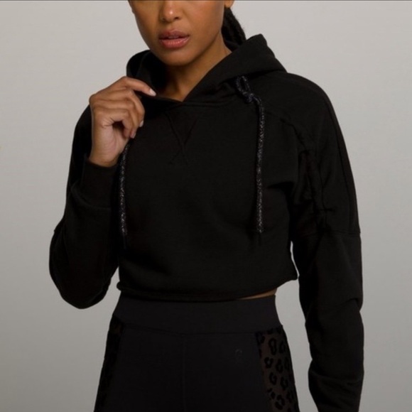 Bundle Two Cropped Sweatshirts size Small. Good American and Universal Threads. - Picture 2 of 14